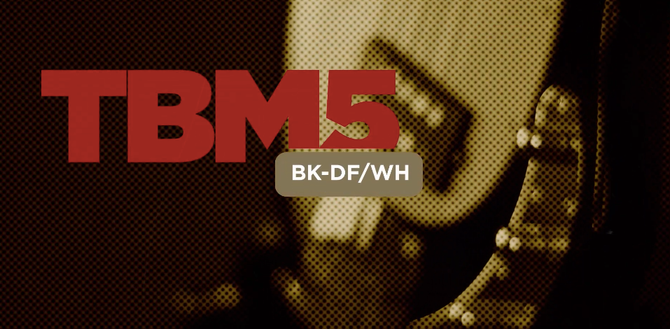 KARLA MOLKOVICH LUCIENDO EL BAJO TBM5BK