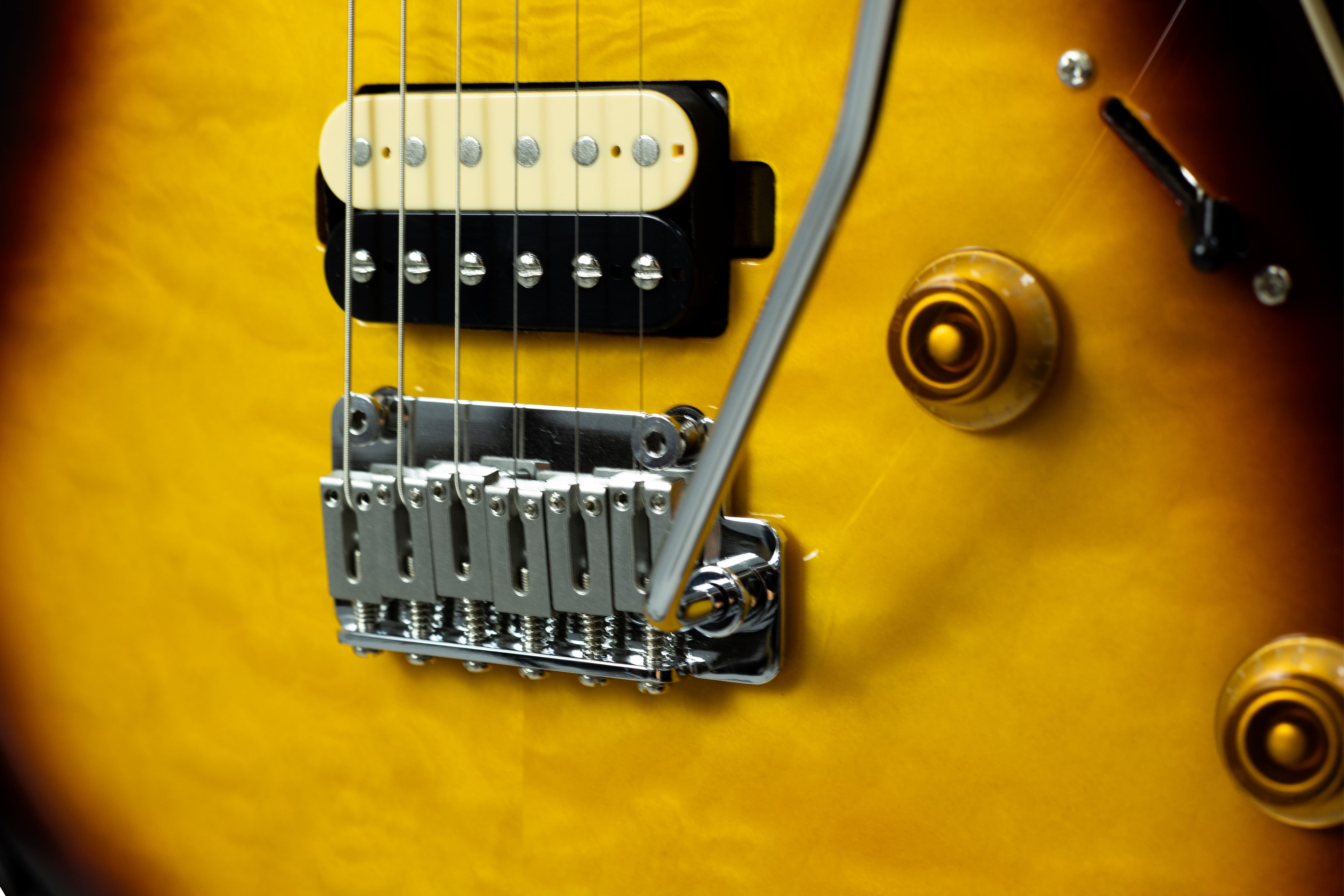 GUITARRA ELÉCTRICA|  SIGNATURE CACAU SANTOS COLOR HONEY BURST